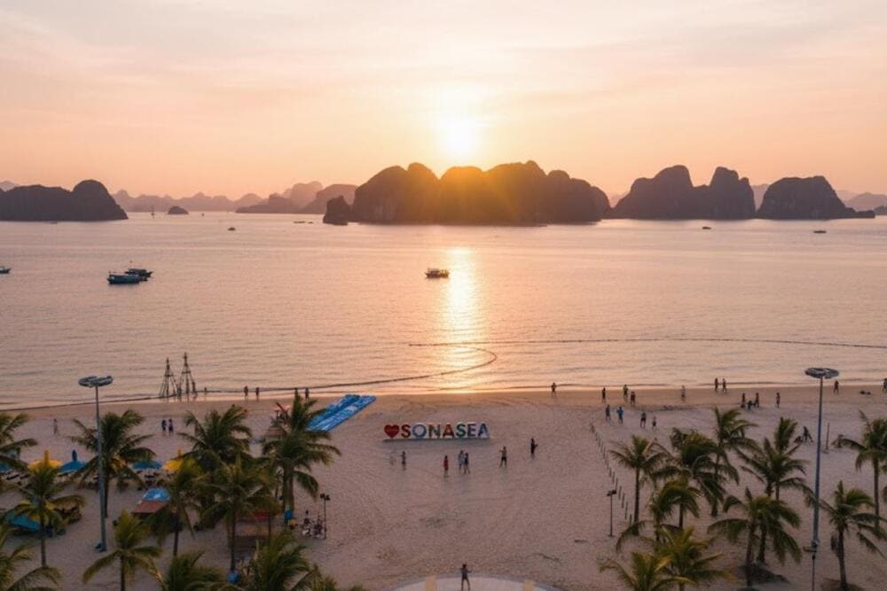 Các bãi biển ở Quảng Ninh khu vực Vân Đồn nổi bật với Bãi Dài với không gian mênh mông, lý tưởng để trút bỏ mỏi mệt và tìm lại năng lượng mới